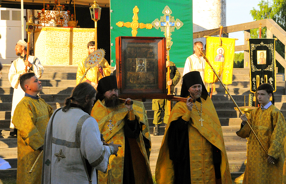 В Великорецком состоялась встреча иконы святителя Николая Чудотворца