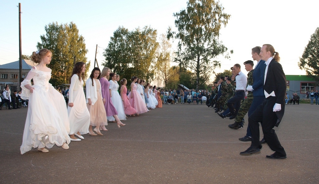 Жители поселка Кировской области организовали «Невский бал»