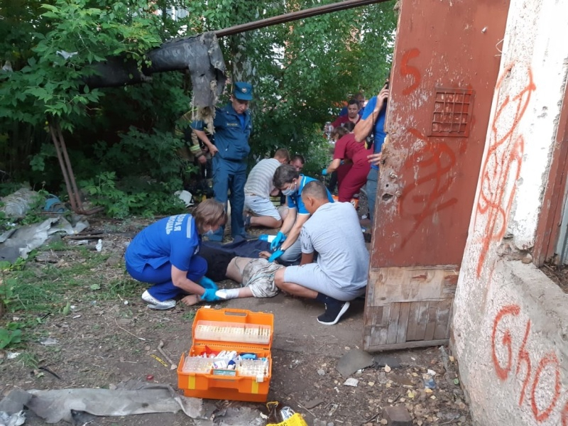 В Кировской области детей без сознания вынесли из задымленного подвала
