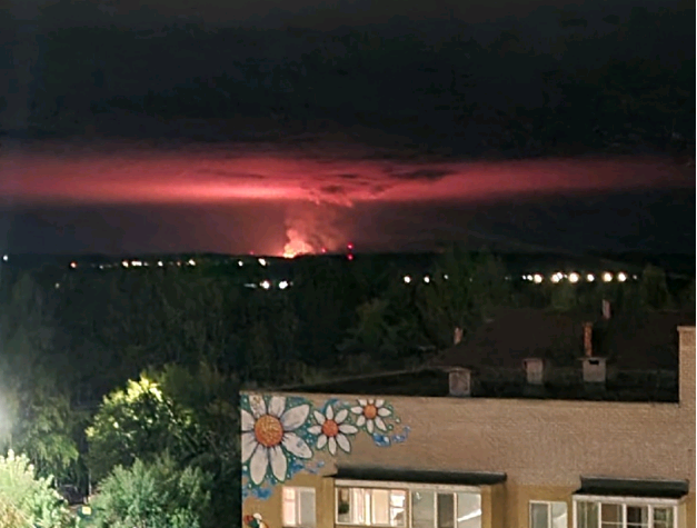 Кировчане наблюдали ночью страшный пожар в районе Слободского