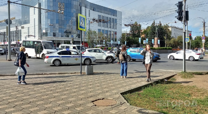 Что обсуждают в Кирове: две аварии в центре города и увольнение дирижера