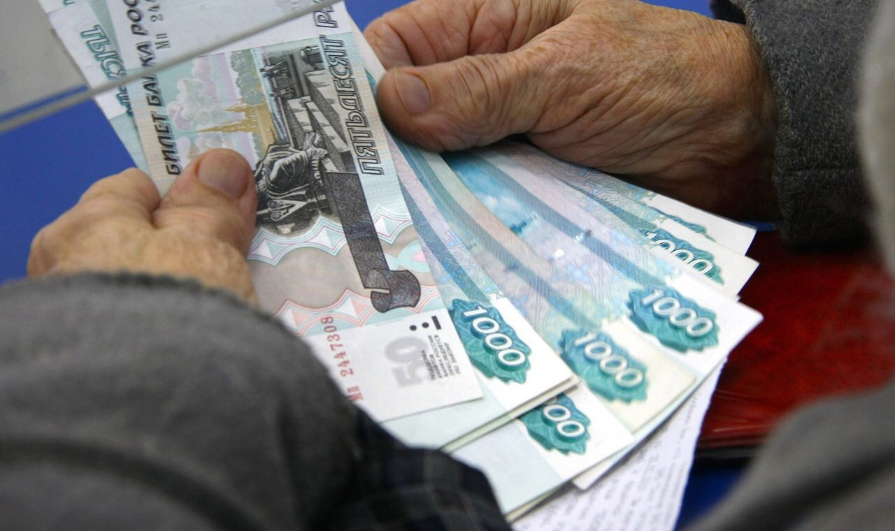 По решению съезда «Единой России» пенсионерам начали перечислять выплаты