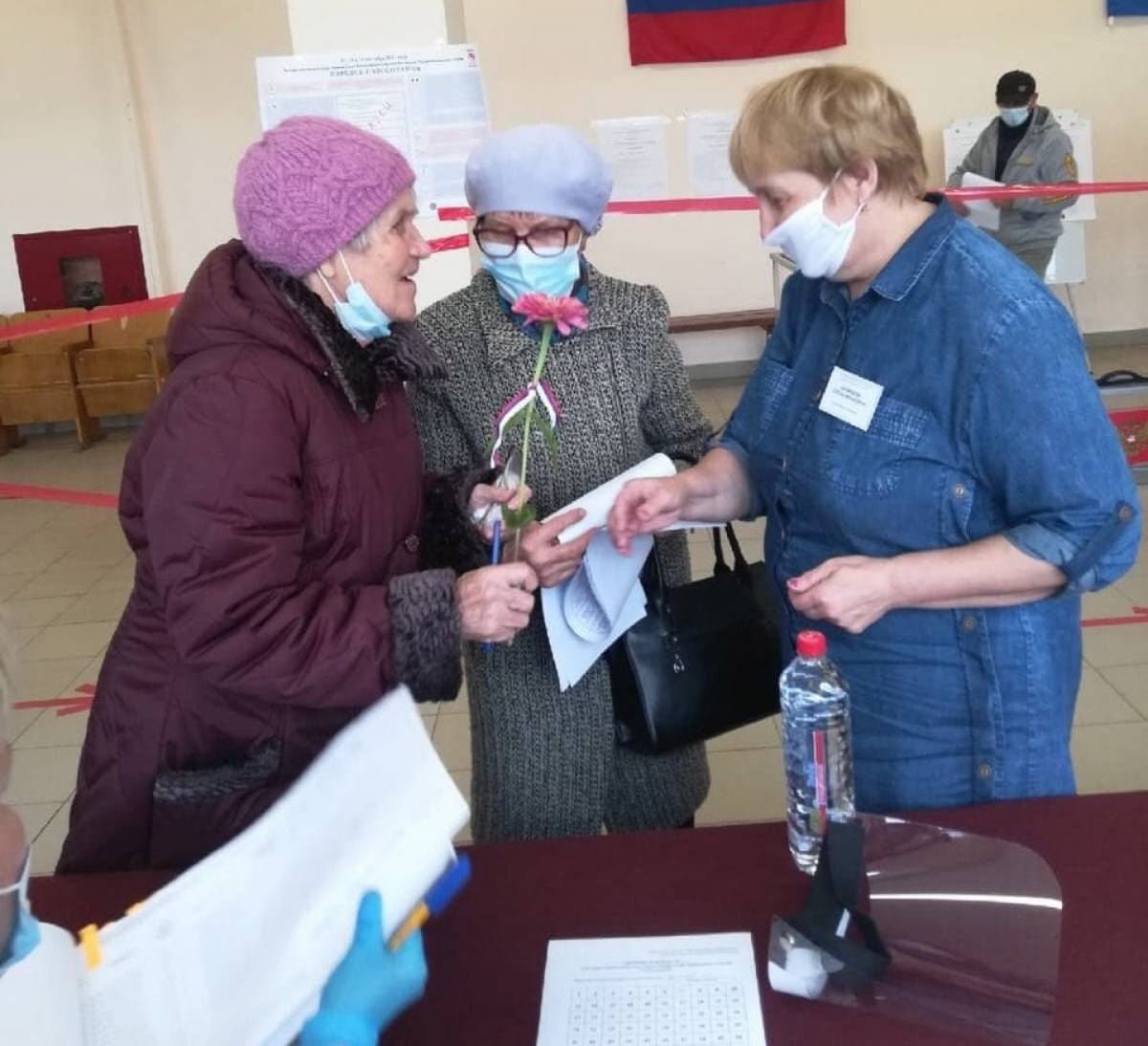 Жительница Лебяжья пришла на избирательный участок в день своего 95-летия