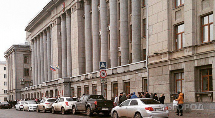 Для удобства депутатов ОЗС в Кирове запретят парковку у здания правительства