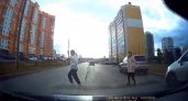 В Кирове девочка-подросток вприпрыжку выбежала под колеса машины 
