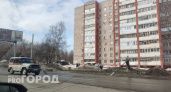 Пробка до "Алых парусов": на Московской в Кирове упал столб и перекрыл движение машин