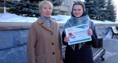 Студентке кировского педколледжа вручили сертификат на выигранный автомобиль