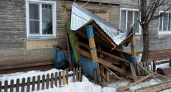 Соседи пришли "откапывать": в Нововятске обрушилось крыльцо многоквартирного дома