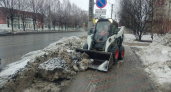 Кировские власти пытаются не допустить подтопления тротуаров из-за таяния снега