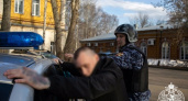 Кировская Росгвардия задержала разыскиваемого уголовника около ломбарда