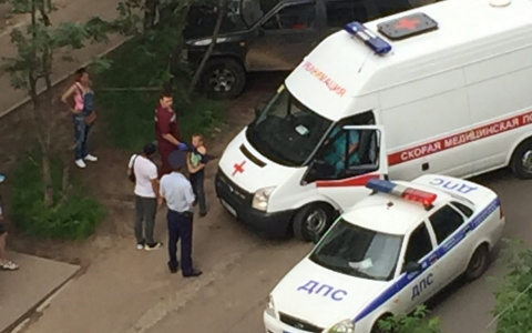 В Кирове у здания ГИБДД иномарка сбила ребенка на самокате