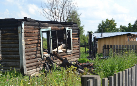 Пока 14-летняя пироманка в спецучреждении, в Омутнинске продолжают гореть дома