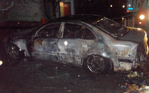 В одной из деревень Слободского района сгорел «Mercedes» за 1,5 миллиона