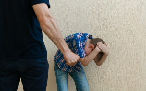 В Кировской области осудят мужчину, который избивал своих маленьких детей