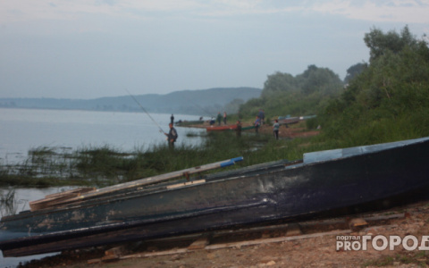 На Вятке перевернулась лодка с рыбаками: одного из них до сих пор ищут