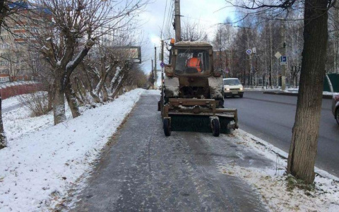 Для борьбы с гололедицей на улицы Кирова высыпали 185 тонн песко-соляной смеси