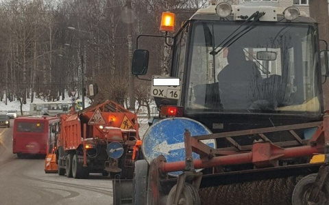 Специалист рассказал, как на уборку снега в Кирове повлияет иногородний подрядчик