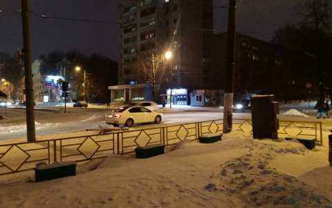 В центре Кирова не работает светофор: горожане жалуются на отсутствие регулировщика