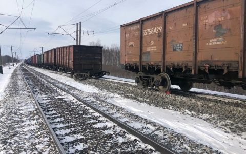 В Кировской области сошел с рельсов вагон с десятками тонн угля