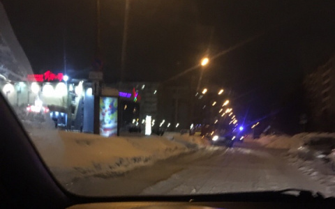 В юго-западном районе Кирова на ходу вспыхнула легковушка