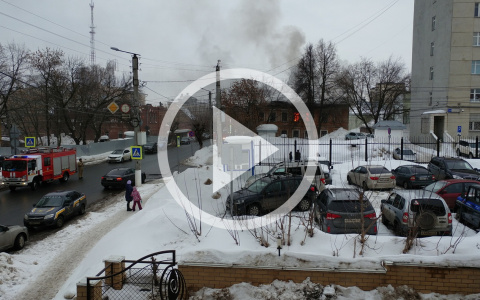 В центре Кирова вспыхнуло здание дореволюционной постройки