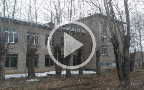 В правительстве пояснили, почему в Кирове пустует здание техникума