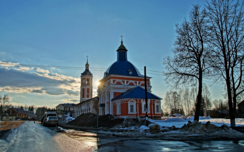 Самые красивые, но разрушенные: горожане могут помочь восстановить храмы Кировской области
