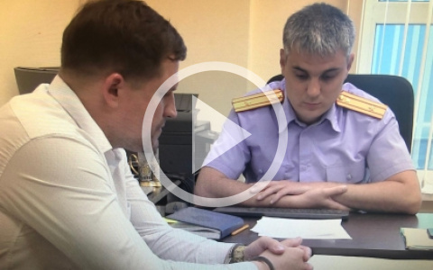 Видео: сотрудники ФСБ с поличным задержали директора спортшколы в Кирове