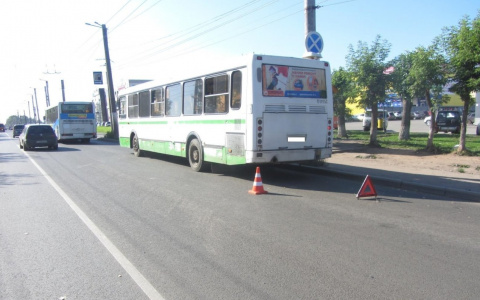 В Кирове в автобусе годовалую девочку засыпало стеклом