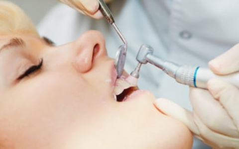 Кровоточивость десен: почему стоматологи бьют тревогу?