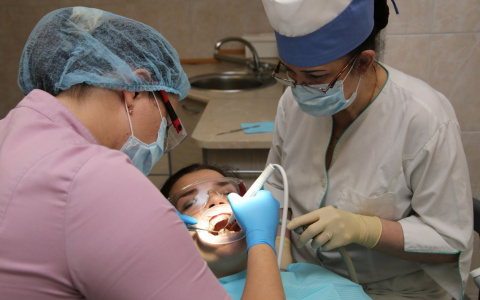 Протезирование зубов детям: консультирует врач-ортодонт
