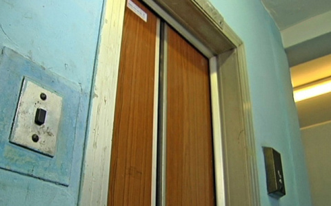 В 21 доме Кирова отключили лифты: специалист рассказал, что делать в этой ситуации
