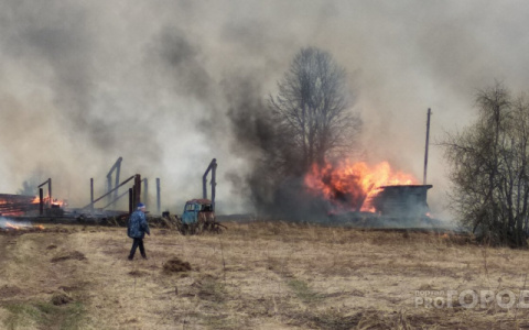 За сутки в пожарах в Кировской области погибли два человека: следком начал проверку