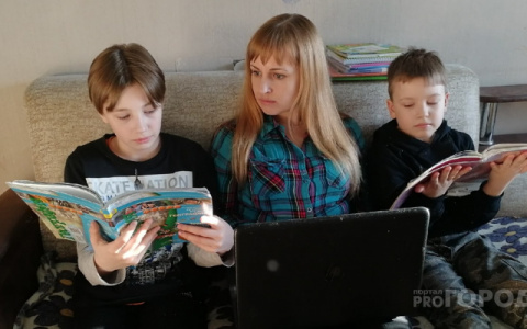 В России предлагают назначить пособие родителям школьников на дистанционке