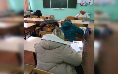 Дети учились в куртках: в школе №65 восстанавливают температурный режим