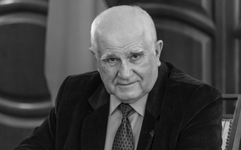 В медиарейтинг представителей власти попал скончавшийся в декабре Владимир Бакин