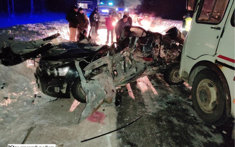 В Мурыгино столкнулись автобус и иномарка: погиб 29-летний мужчина