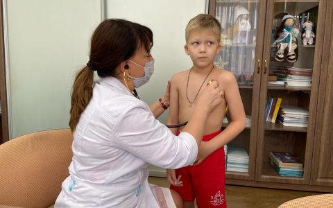 В Кирове 8-летний мальчик отравился листьями: врачи спасали ребенка 6 дней