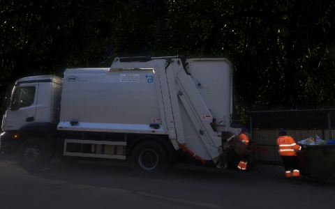 «Нет сил терпеть»: кировчане о вывозе мусора по ночам