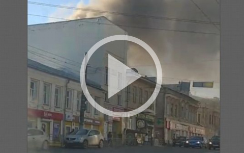 Очевидцы: «В центре Кирова пламя за 15 минут уничтожило дом»