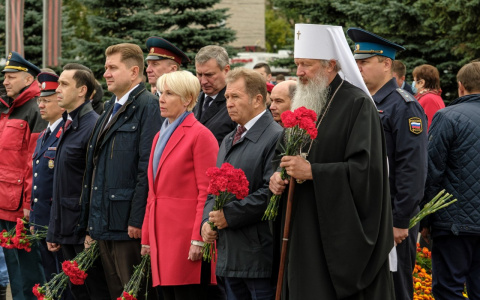 Председатель кировского Заксобрания почтил память павших во Второй мировой войне