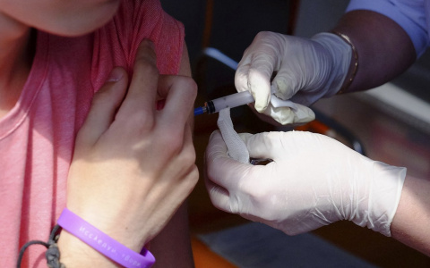 Есть один побочный эффект: что нужно знать о вакцине "Спутник М" для подростков